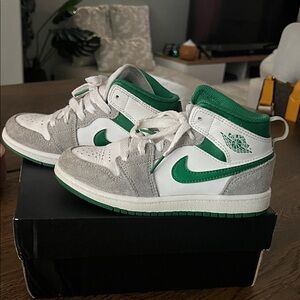 Jordan Kids Sneakers in Green and Gray
